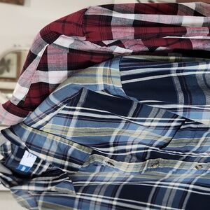2 Mens plaid size LG old Navy everyday shirt reg fit built in flex 1 red 1 blue